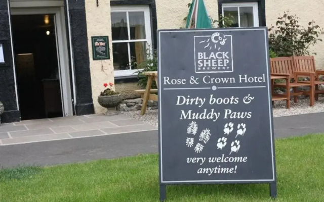 OYO Rose & Crown Hotel