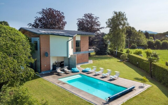 Nia Villa