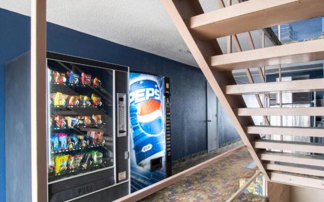 OYO Hotel Hutchinson KS West 4th Ave