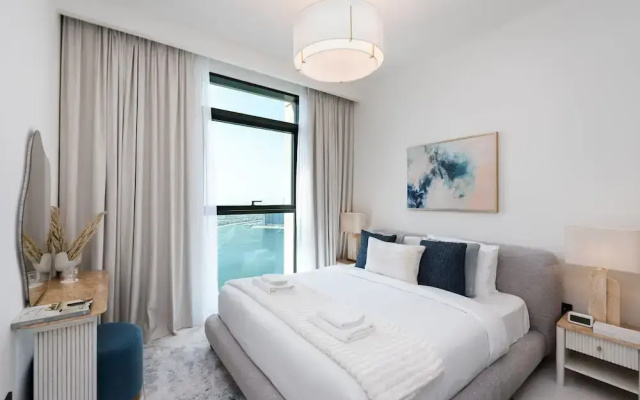 Serene 1BR w Private Palm View Balcony