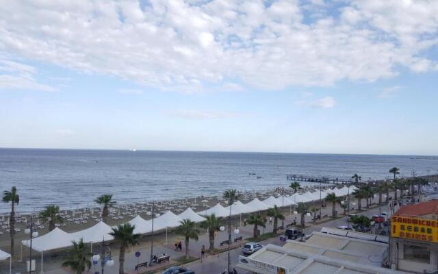 Alex Beach Apartment 33