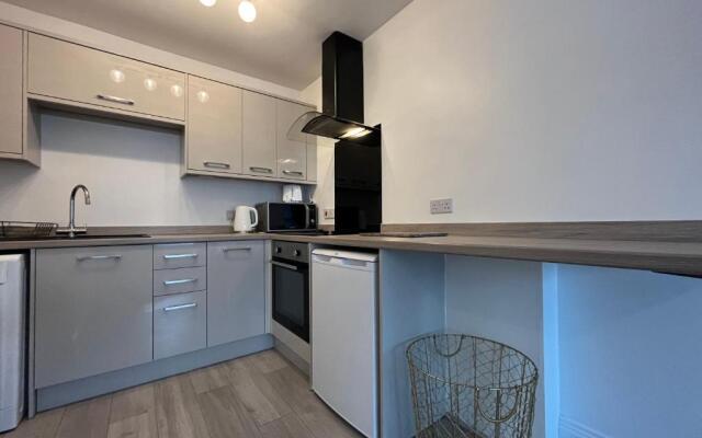 York Centre 2 Bedroom Renovated Flat, 8 Escrick Street