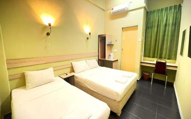 Alia Express Green Mango, Kota Bharu