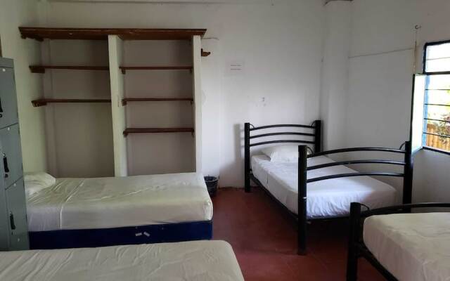 Hotel & Hostal Mayflower