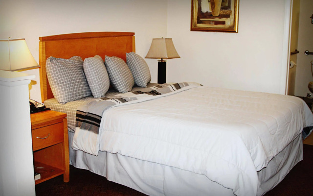 Ramada by Wyndham Kissimmee Downtown Hotel