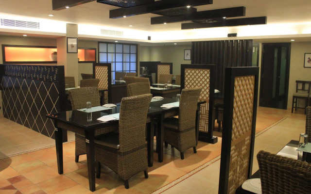 FabHotel Santhome Inn