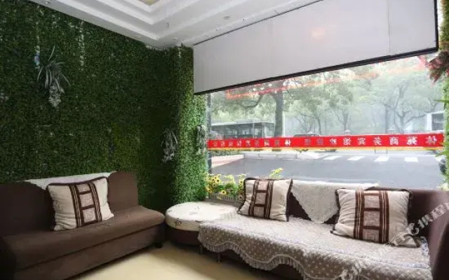 Clover Hotel