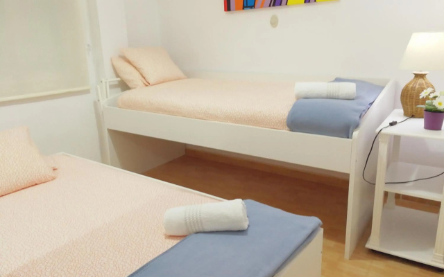 Central Apartment in Valencia with WIFI + Parking.