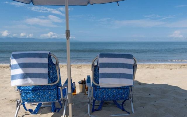 Sleeps 10 Views Beach 1 Block