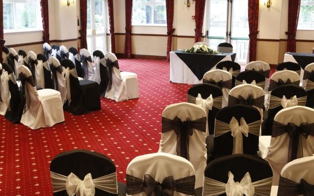 The Oaks Hotel