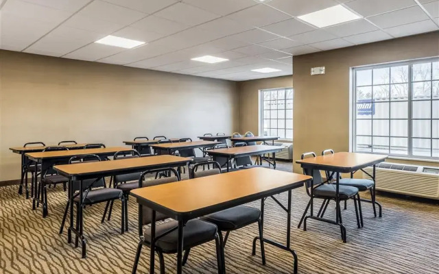 Comfort Inn & Suites Dayton Northwest - Englewood