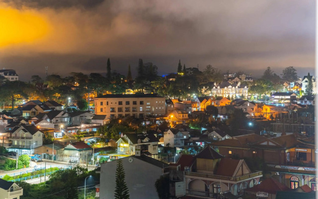 Quốc Khánh Condotel