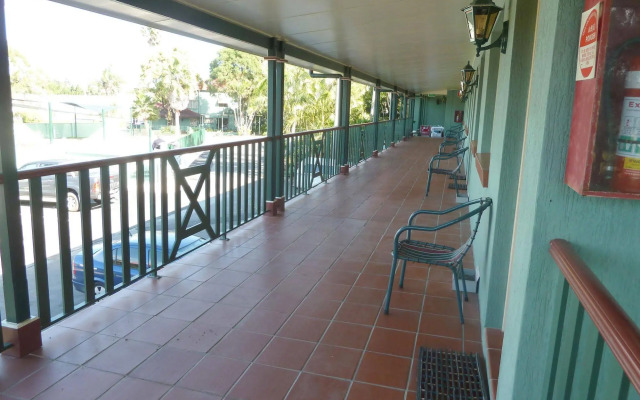 Puffers Inn Logan Motel
