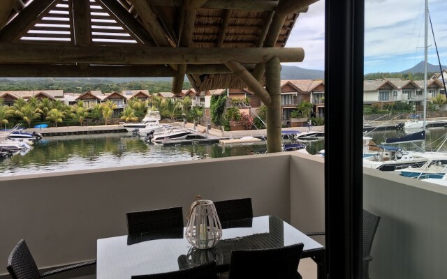 Immaculate Two Beds Luxury Marina Apartment