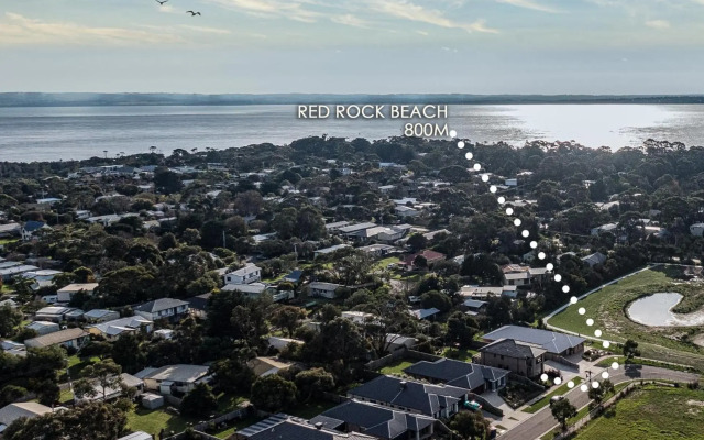 Seabreeze Haven -Wifi, Netflix, pet friendly beach house