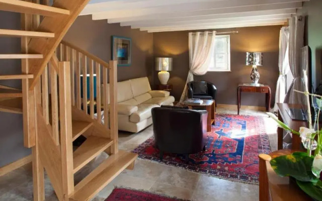 Logis Hotel la Source Bleue