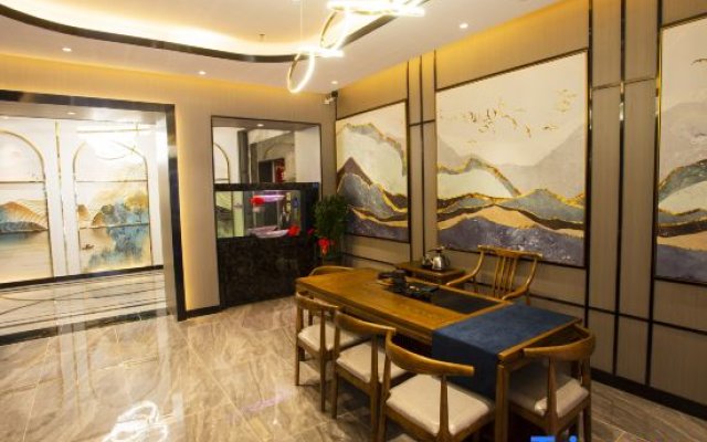 Hongguan administrative Hotel Apartment (Zhongshan ancient town light rail station store)