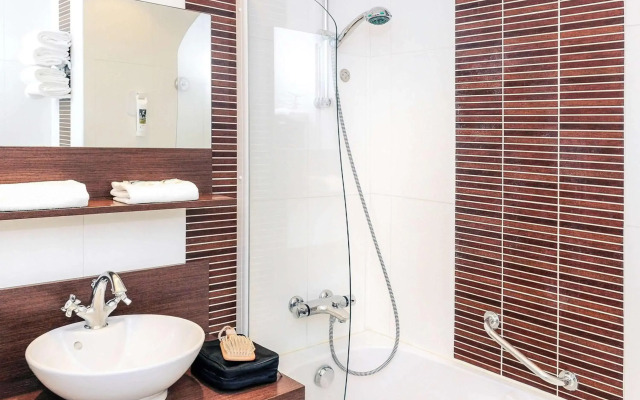 Mercure Omaha Beach Hotel