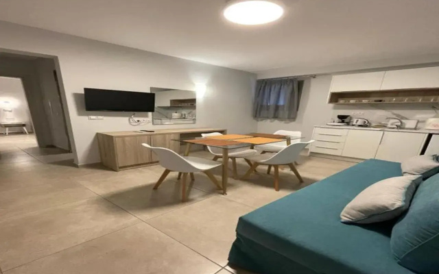 Anax Apartments