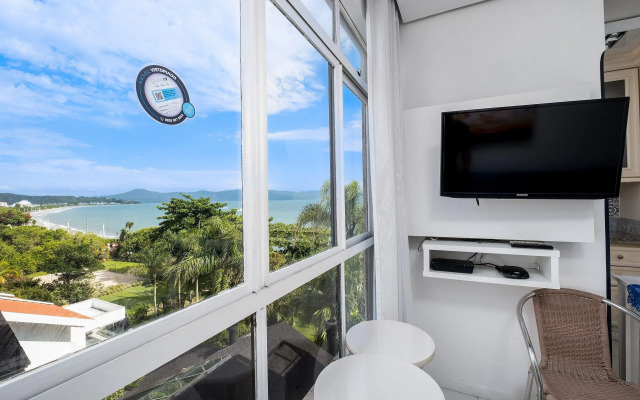 Apto elegante com piscina frente mar JBM304