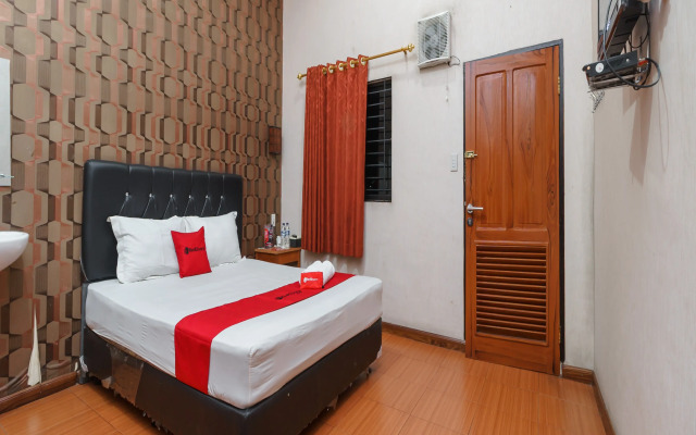 RedDoorz near Danau Toba Parapat
