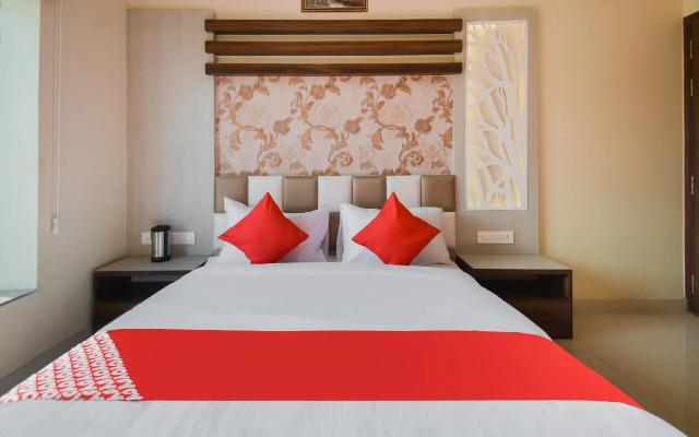 OYO 69690 Hotel Green Wood