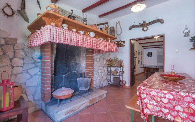 Holiday home Pinezici I