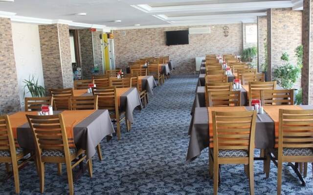 Sahi̇n Hotel