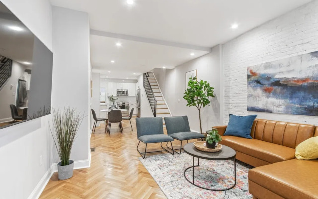 Modern & Comfy - 5* - Location Game Room