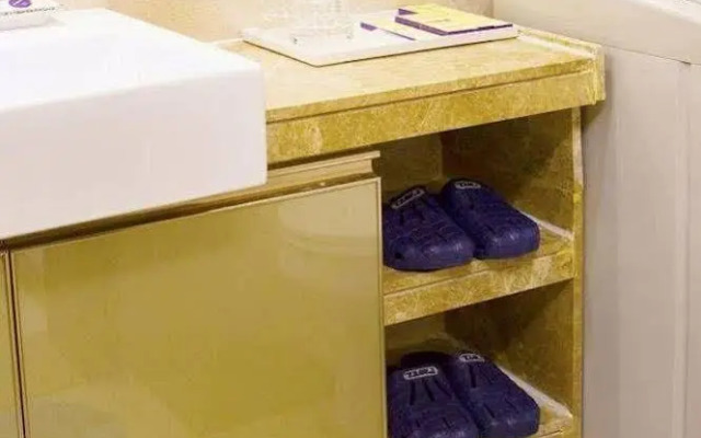 Tamrac International Apartment