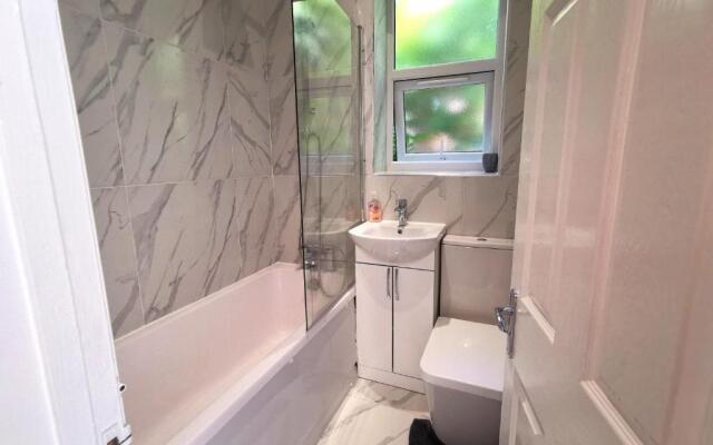 B-New Flat,4 Adults,20 mins to Beach,Netflix,Wifi