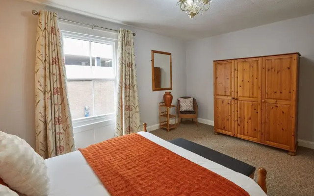 Central Retreat in Scarborough