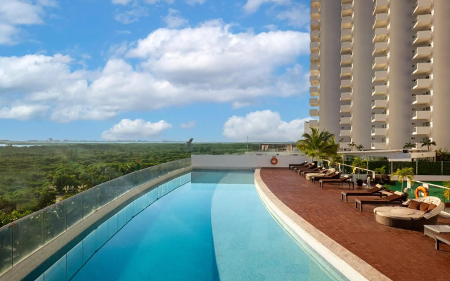 Suites Malecon Cancun