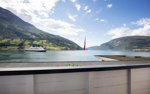 Olden Fjordhotel