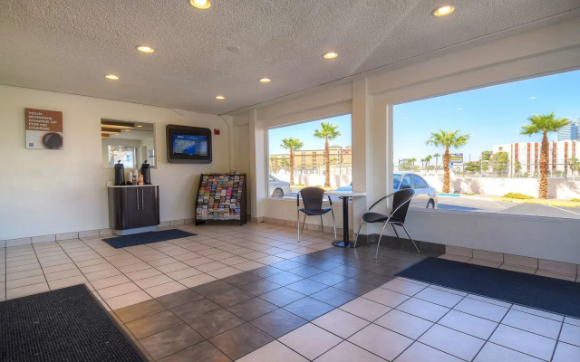 Motel 6 Las Vegas, NV – I-15 Stadium