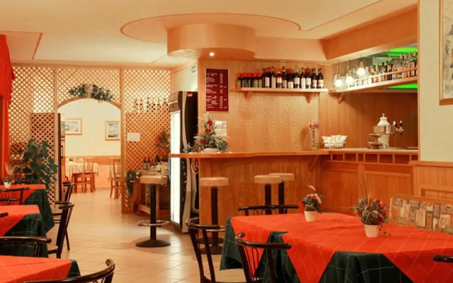 Lake Garda, Beautiful Residence Features Many Facilities