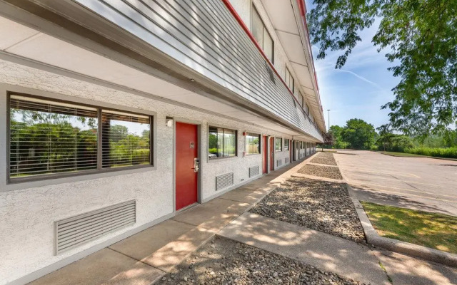 Red Roof Inn Erie – I-90