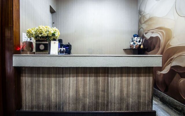 OYO 14869 Hotel Apollo