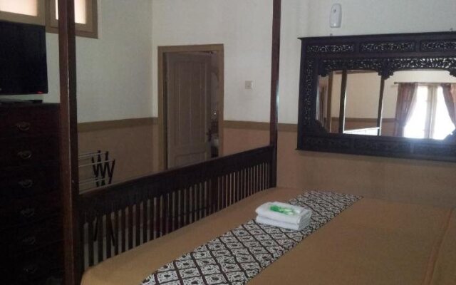 Ndalem Suratin Guesthouse