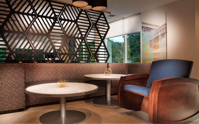 Best Western Plus Spring Inn & Suites