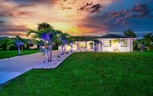 Glamorous 3-Bedroom Villa with Heated Pool Sarasota Area