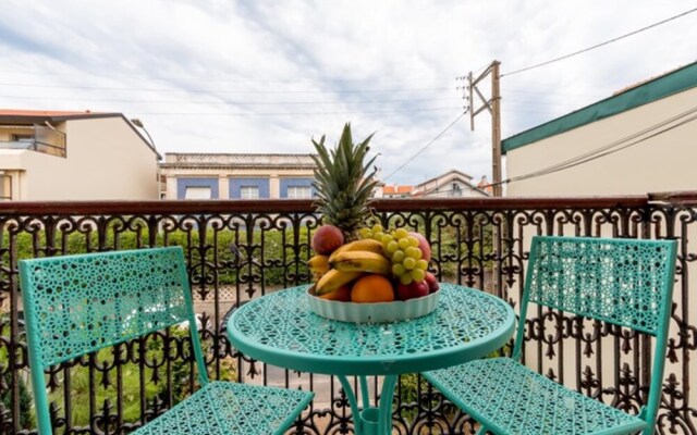 Cozy Apt Near Côte des Basques w/ Parking!