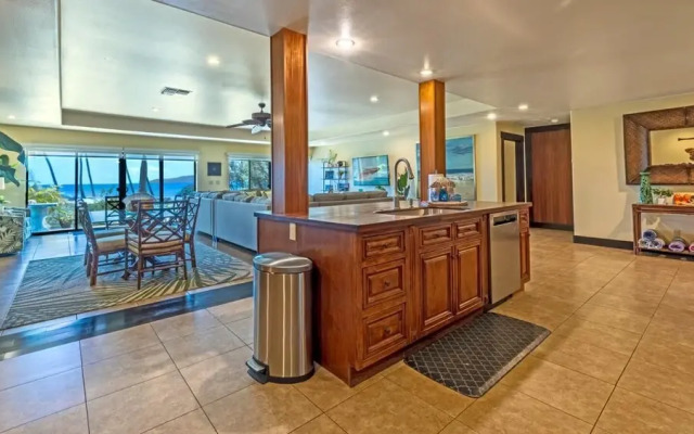 K B M Resorts- Hale-1470 Presidential 3bd, 3ba Beach-front Estate, A/c, Private Yard!