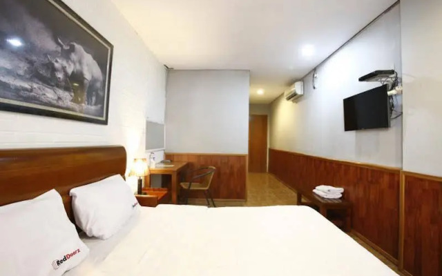 RedDoorz near Hayam Wuruk