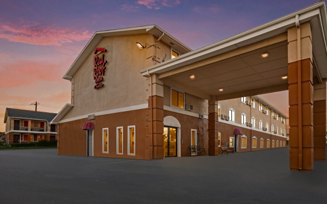 Red Roof Inn & Suites Denton