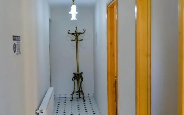 Mebo House