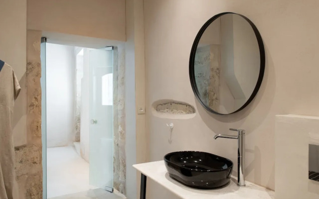 Sutor Chic Manor