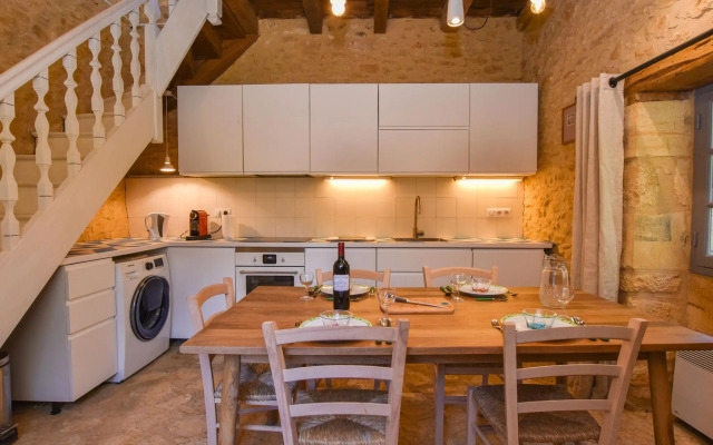 Cozy Holiday Home in Saint-Germain-de-Belves with Garden