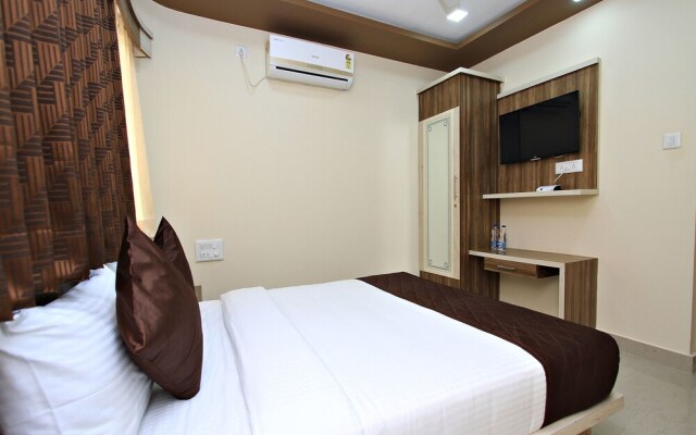 OYO 4848 3 Square Inn