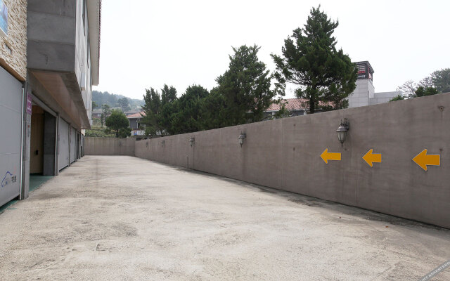 Jeju Aewol Show Drive in Unmanned Hotel